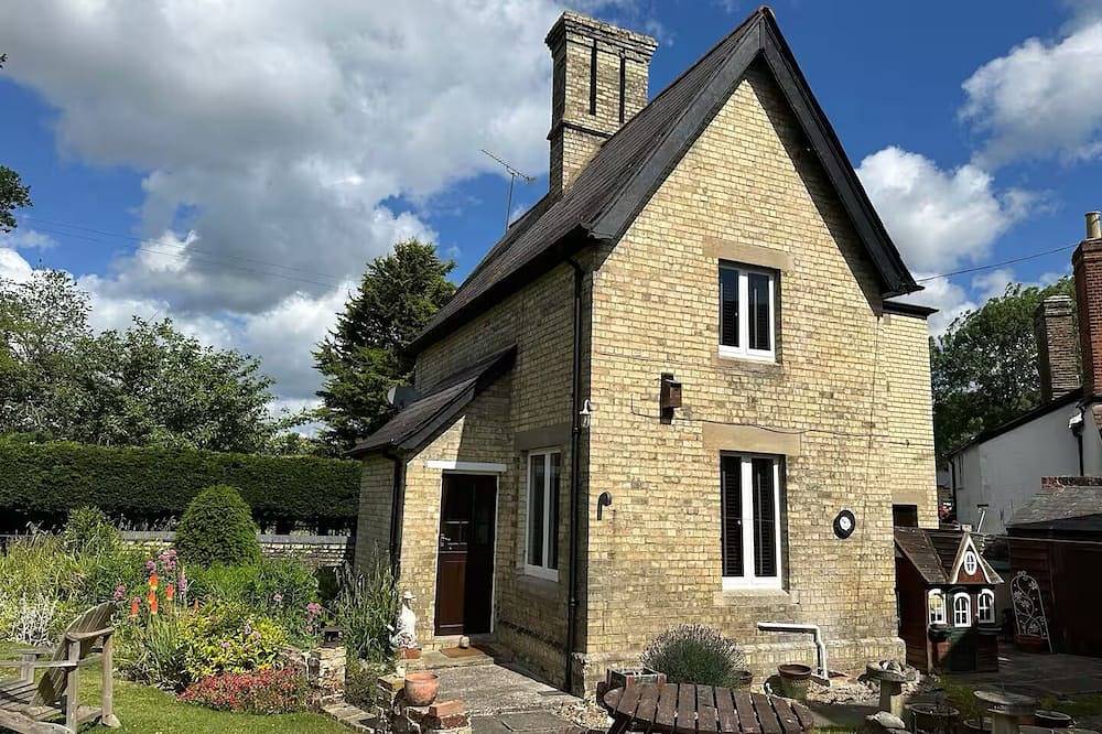 Crusader Cottage - Cosy 2 bed detached cottage in quiet village in Hertfordshire