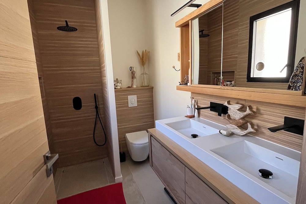 New contemporary house with open views in Éguilles, Aix-en-Provence region