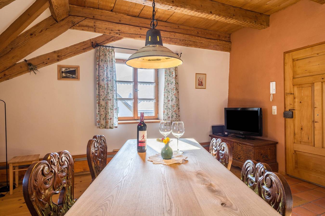 Ganze Wohnung, Gemütliche Ferienwohnung "Ferienwohnung Gschwand" mit Bergblick in Unterammergau, Bayerische Alpen