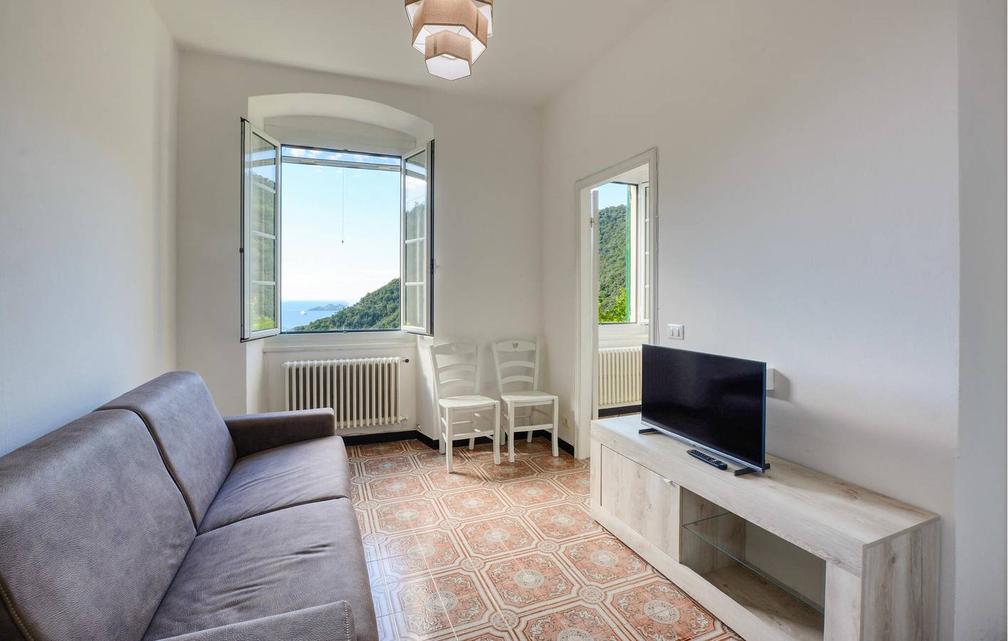 Ganze Ferienwohnung, Apartment mit Meerblick, Terrasse, Parkplatz und Internet - 2 km zum Strand in Semorile, Zoagli