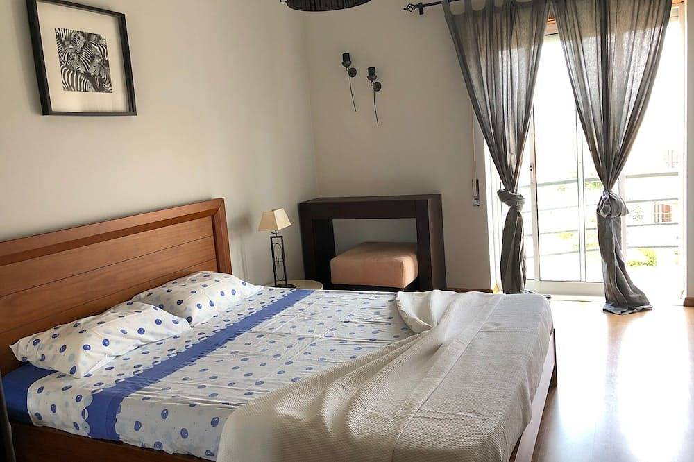 Apartamento entero, Vacaciones en Sao Martinho do Porto - Apartamento de 2 dormitorios, capacidad para 4 personas con una gran piscina in São Martinho do Porto, Leiria District