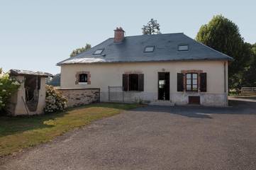 Gîte pour 7 personnes, avec jardin, adapté aux familles à Benayes