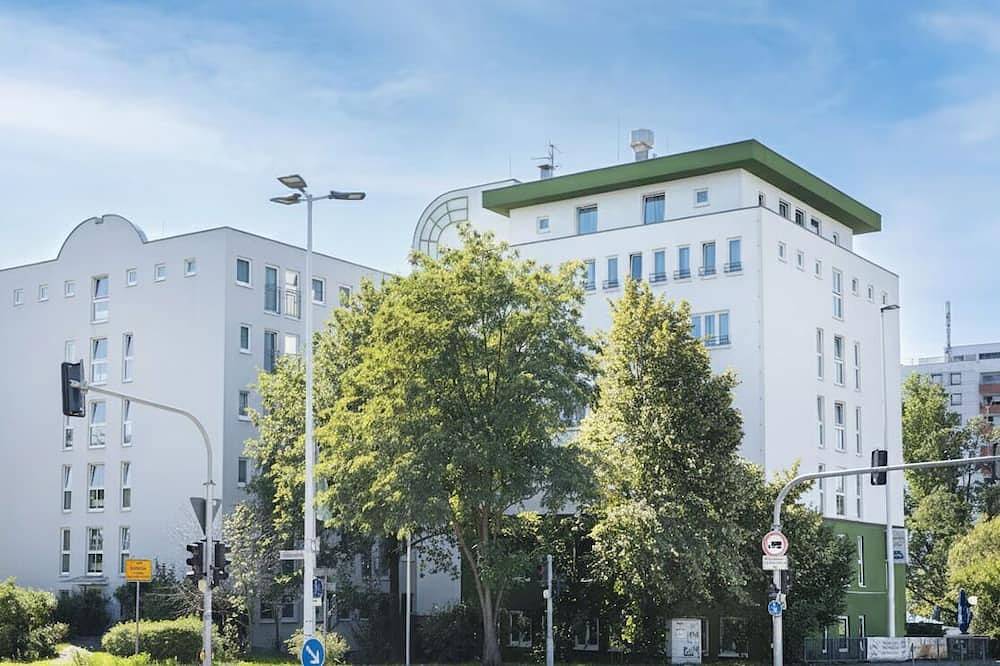 Charming Getaway Near Top Darmstadt Attractions & Historic Sites in Griesheim, Südhessen