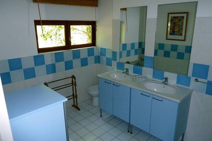 Location de vacances pour 12 personnes, avec jardin ainsi que jacuzzi et sauna à Saint-Laurent-des-Hommes - 4