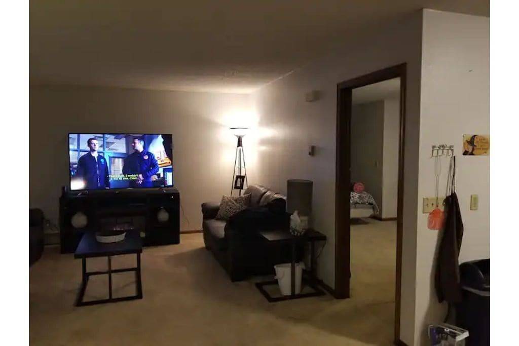 Ganze Wohnung, Spacious 1 Br Apartment located above a Salon. in Bismarck, Burleigh County