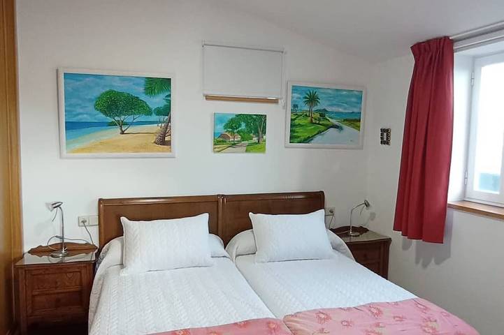 Remanso Azul Casa de huéspedes con increíbles vistas, piscina y jardín in Domaio, Moaña