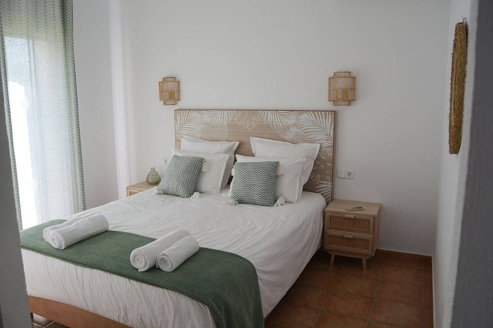 Magnifique Villa Très Bien Située Avec vue Mer, Piscine et Beaux Jardins in Binibeca, Sant Lluís