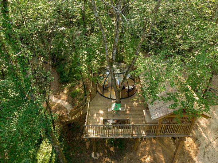 Hôtel pour 4 personnes, avec Balcon et Terrasse ainsi que Jacuzzi et Jardin