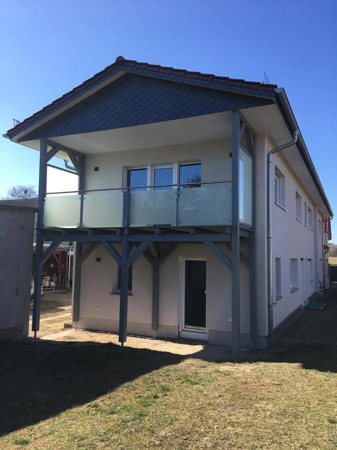 Ferienwohnung für 2 Personen, mit Balkon und Terrasse sowie Garten und Seeblick