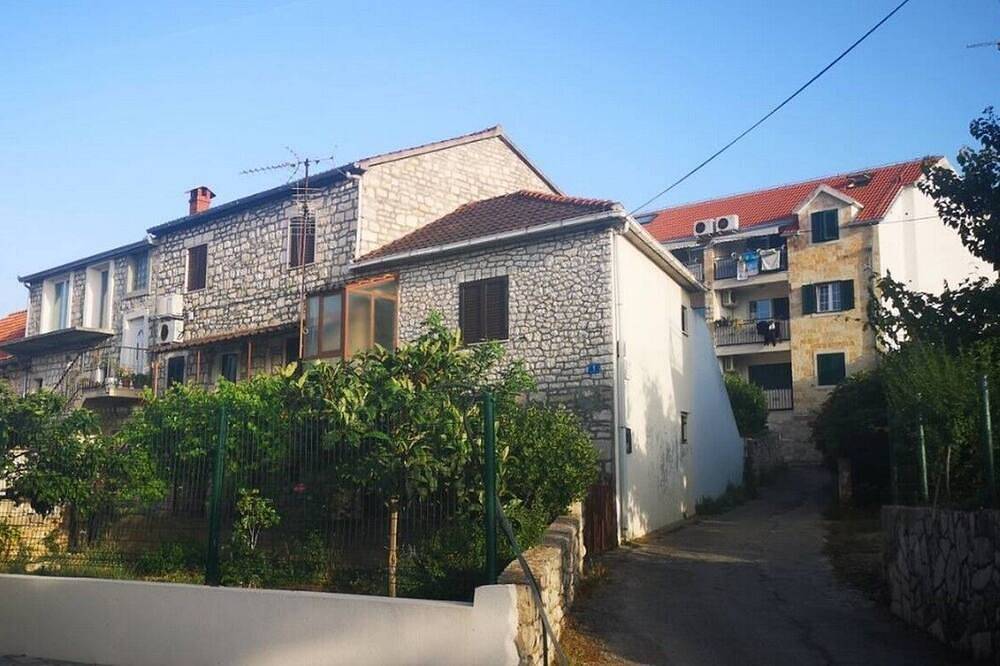 Entire apartment, Studio flat with balcony Supetar, Brač in Supetar, Brac