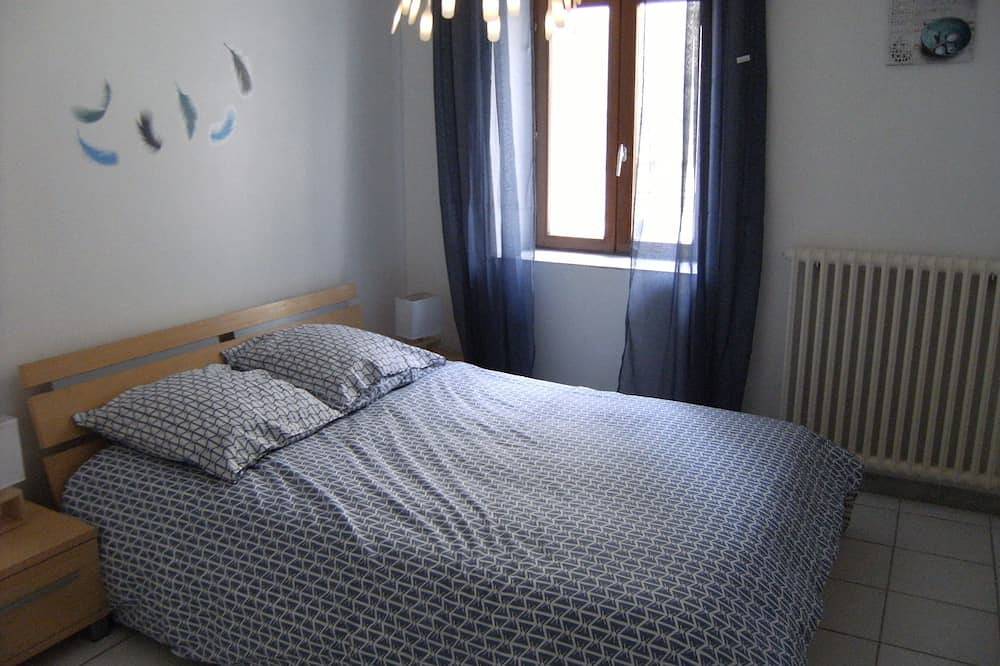 House in a village of the enclave of the popes in Grillon, Enclave de Valreas