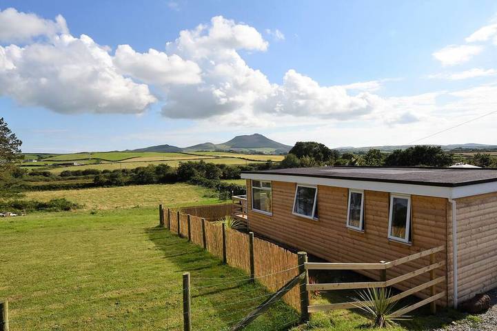 Cottage for 4 people, with garden and hot tub in Morfa Nefyn