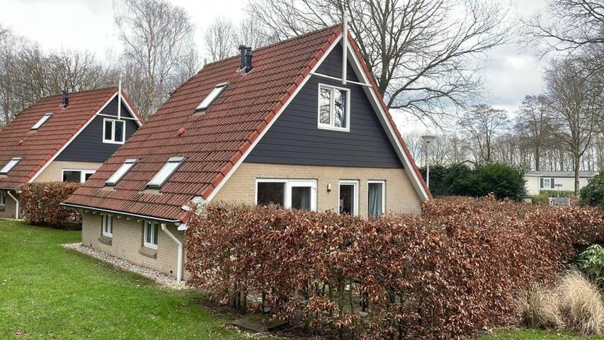 Ferienhaus für 4 Personen, mit Sauna und Whirlpool sowie Garten und Terrasse