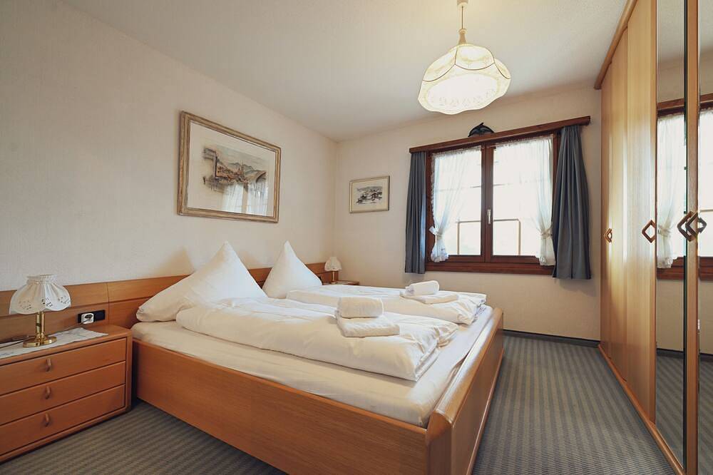 Ganze Wohnung, La Camona - Gemütliche Ferienwohnung in Ladir (Skigebiet Flims/Laax) in Ladir, Alpenarena