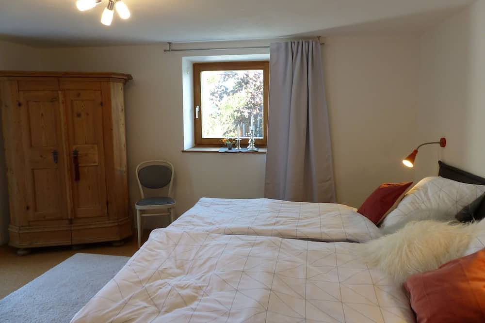 Ganze Wohnung, Stadtnahe Ferienwohnung für Naturliebhaber mit Blick über die Donau in Bach an der Donau, Ostbayern