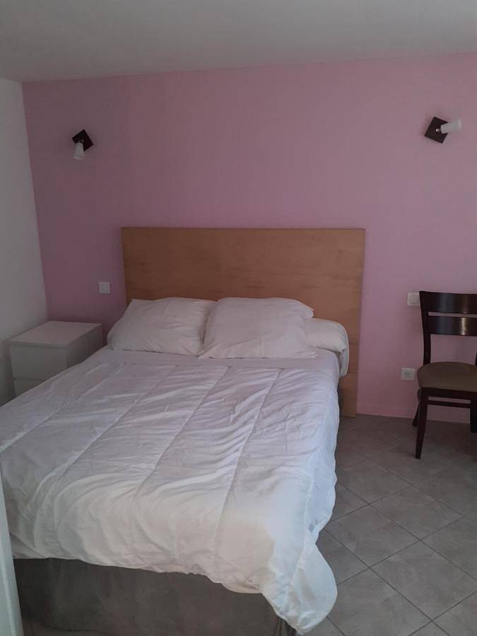 Appartement entier, One-Bedroom Apartment in Rogny-les-Sept-Écluses, Région d'Auxerre