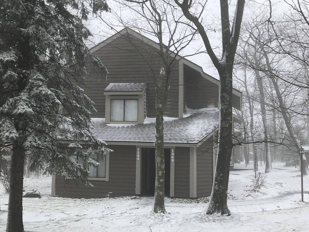 Ganze Wohnung, Gehen Sie zu Pisten und Pool - 2 Br mit Kamin + Wifi in Hidden Valley, Pennsylvania