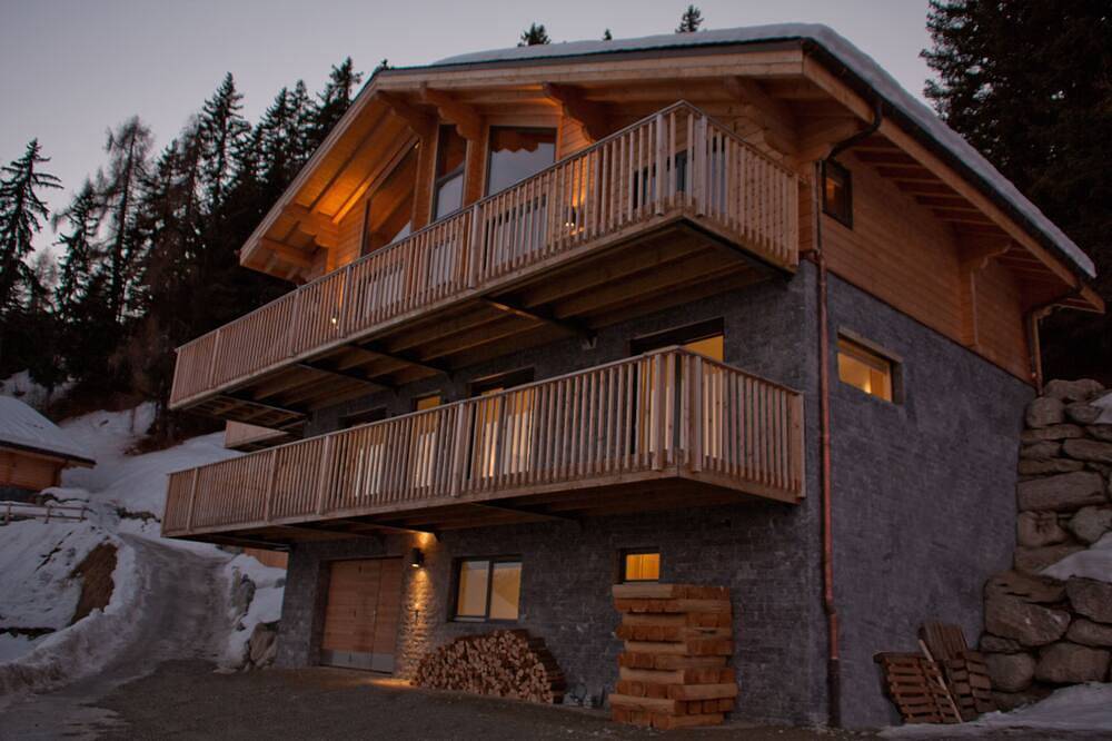 Großzügige Unterkunft in diesem gehobenen Familienchalet mit Panoramablick in Les Masses, Vex