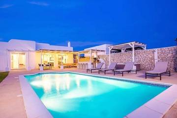 Bungalow für 8 Personen, mit Ausblick und Garten in Griechenland