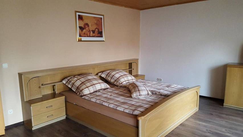 Ferienwohnung für 6 Personen, mit Balkon und Terrasse sowie Garten und Ausblick in Waldsolms