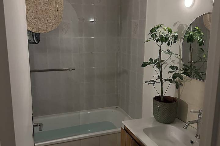 Entire apartment, One-room apartment in Aubervilliers in Aubervilliers, Seine-Saint-Denis