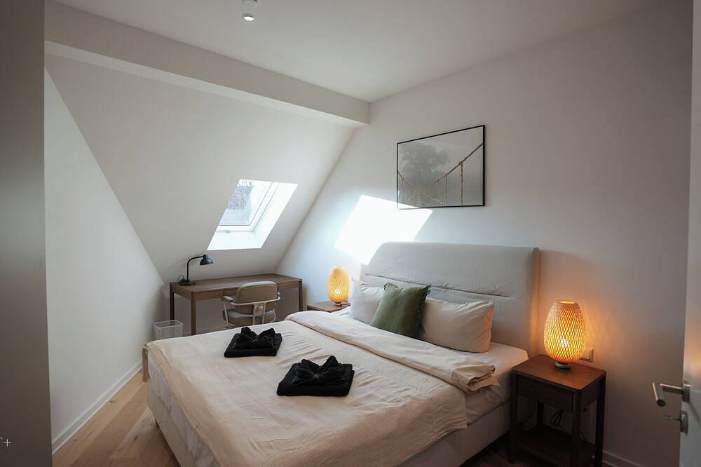 Ganze Wohnung, 120 m² Luxus-Penthouse - Sky View Terasse - 2 Schlafzimmer - Neu und Design in Leipzig-Ost, Leipzig