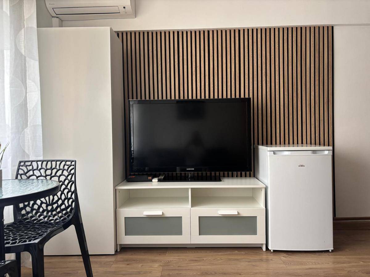 Appartement entier, One-Bedroom Apartment in Saint-Laurent-du-Var, Côte méditerranéenne (France)