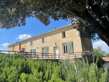 Location de vacances pour 8 personnes, avec jardin à Saint-Christophe-des-Bardes