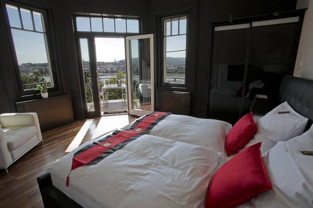 Apartamento entero, Apartamento moderno con una vista impresionante del Danubio y las montañas. in Budapest, Közép-Magyarország