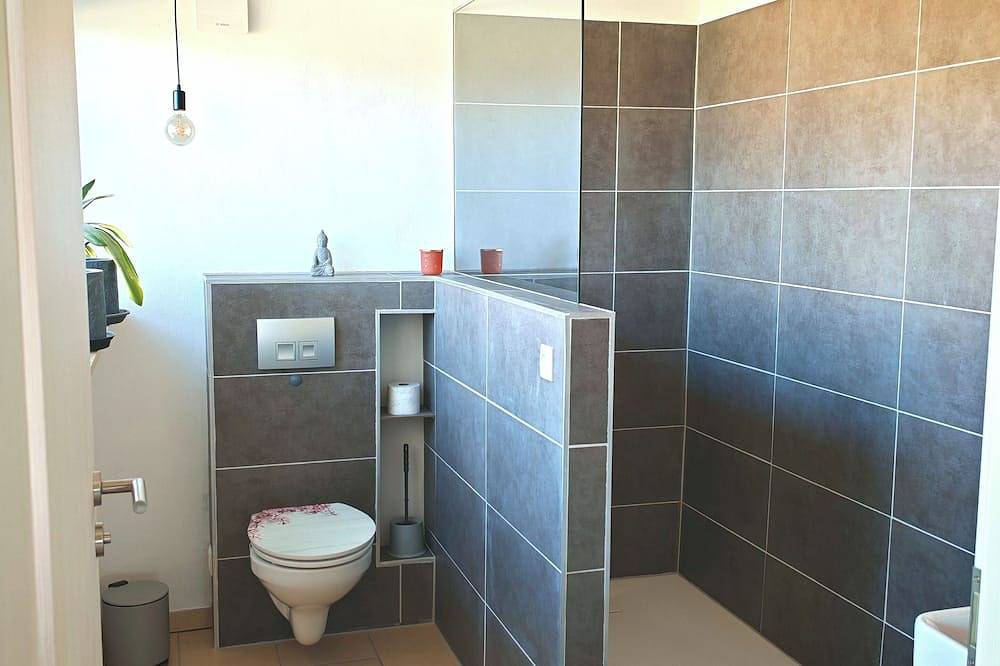 Ganze Wohnung, Gemütliches Zimmer mit eigenem Bad und Blick ins Grüne in Hochdorf-Assenheim, Pfälzer Rheinebene