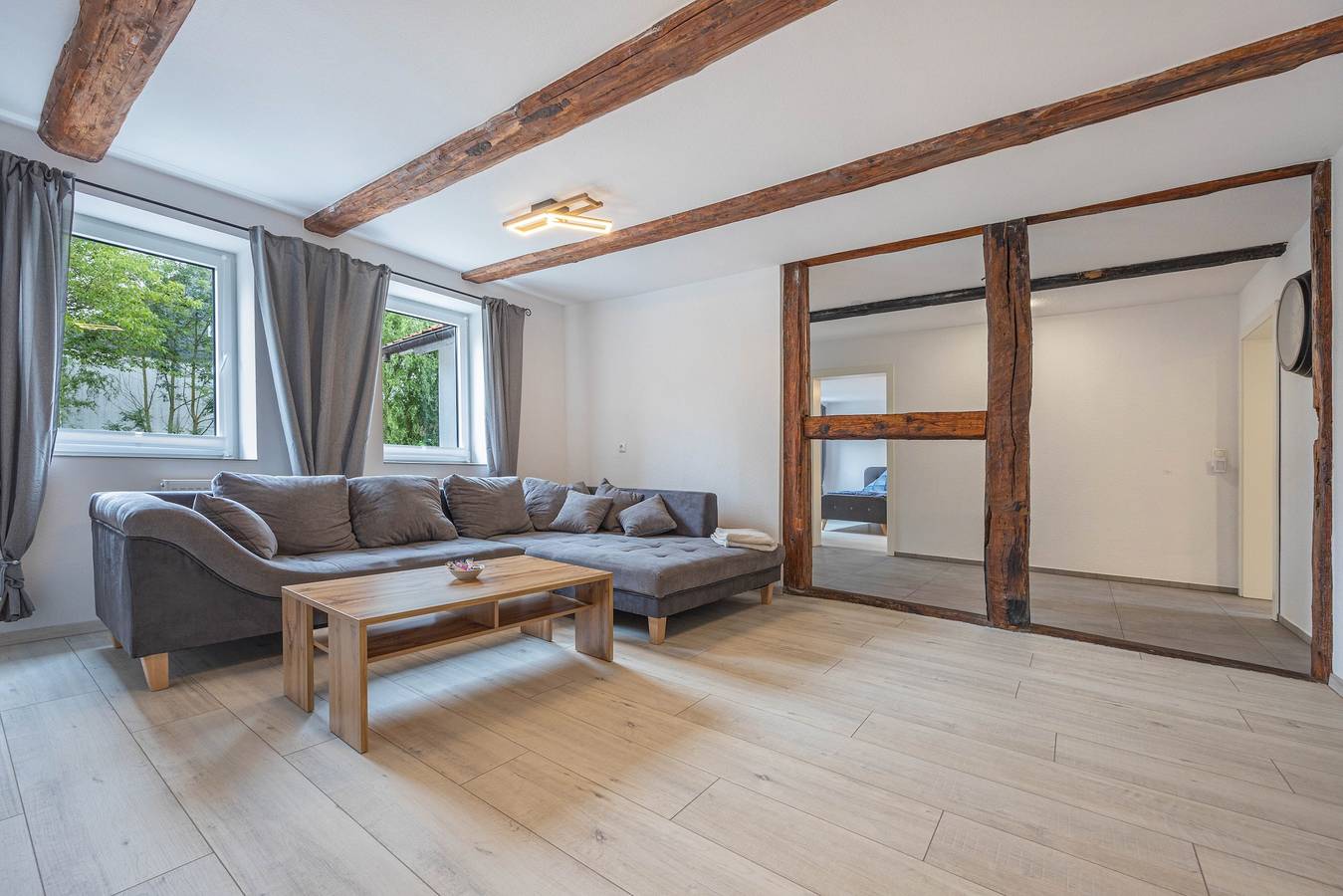Ganze Wohnung, Ferienwohnung 1" mit privater Terrasse, privatem Garten und Wlan in Northeim, Harzvorland