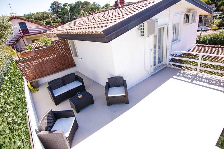 Beach house for 7 people, with balcony and garden in Sicily
