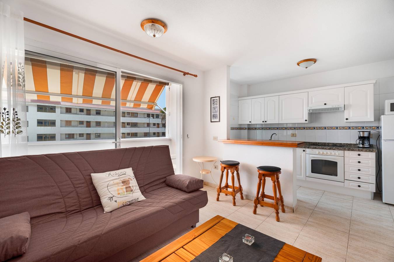 Ganze Wohnung, Ferienwohnung 'Central Los Cristianos' mit Bergblick, Gemeinschaftspool und Wi-Fi in Los Cristianos, Arona