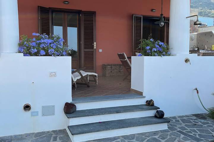 Villa per 4 persone, con giardino e terrazza alle Isole Eolie