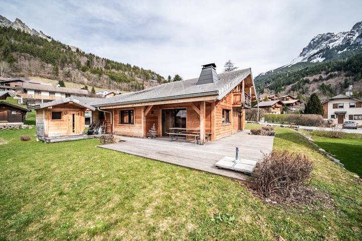 Gîte pour 12 personnes, avec Balcon et Jardin à Bernex