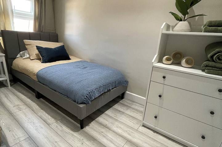 Luxury 3 bed house 10mins walk from Dartford town centre, fully refurbished in Dartford, Kent