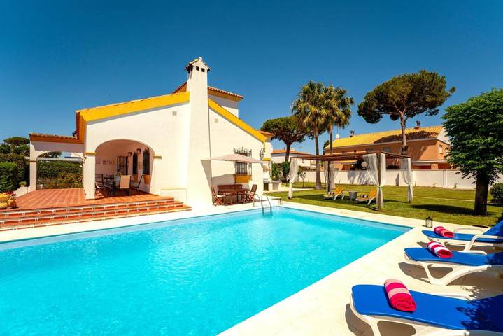Chalet para 10 personas, con Balcón y Terraza además de Jardín y Piscina en Isla Cristina