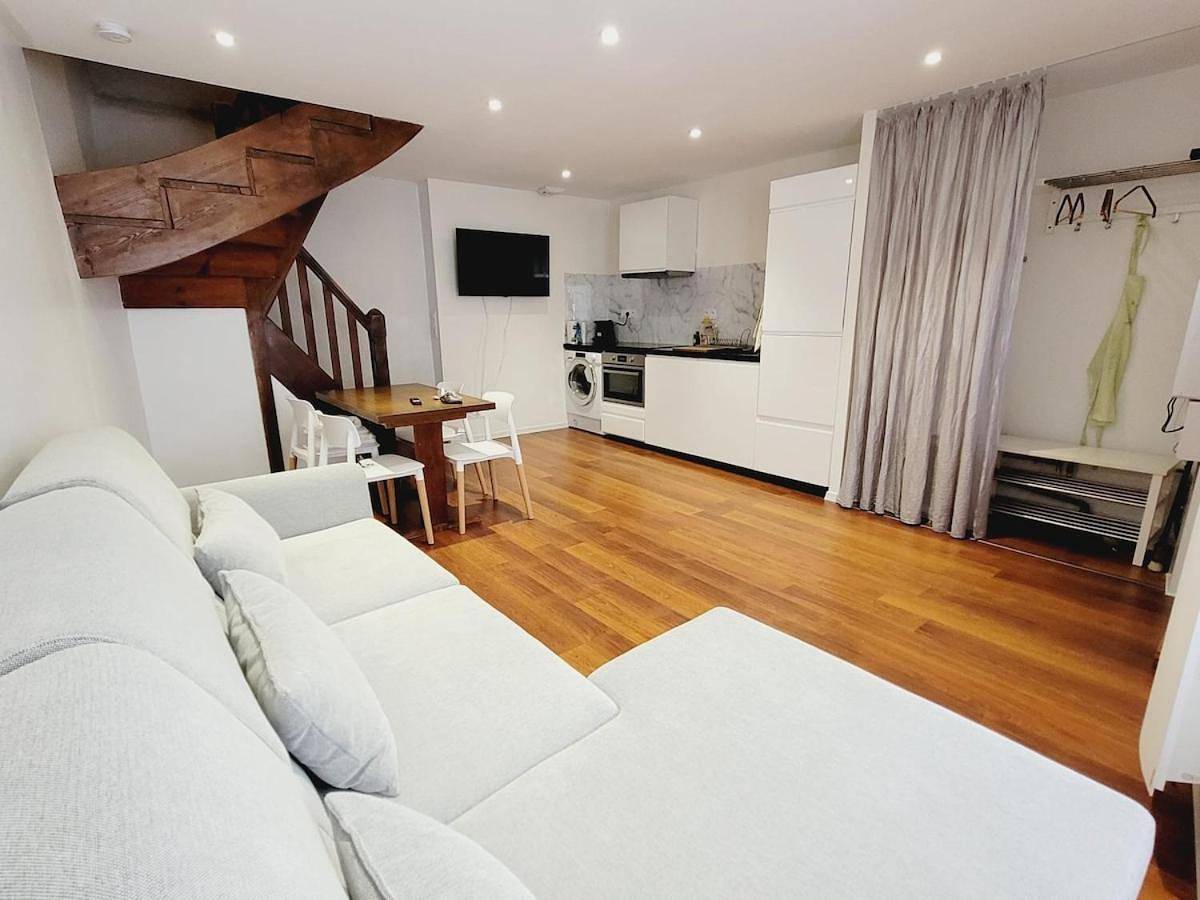 Appartement entier, Maison 2 chambres vue château in Châteaugay, Parc naturel régional des Volcans d'Auvergne