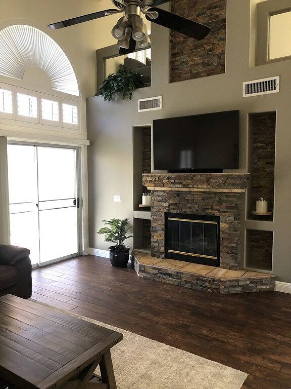 Large modern 2 story house with first floor master suite. in Las Vegas, Red Rock Canyon