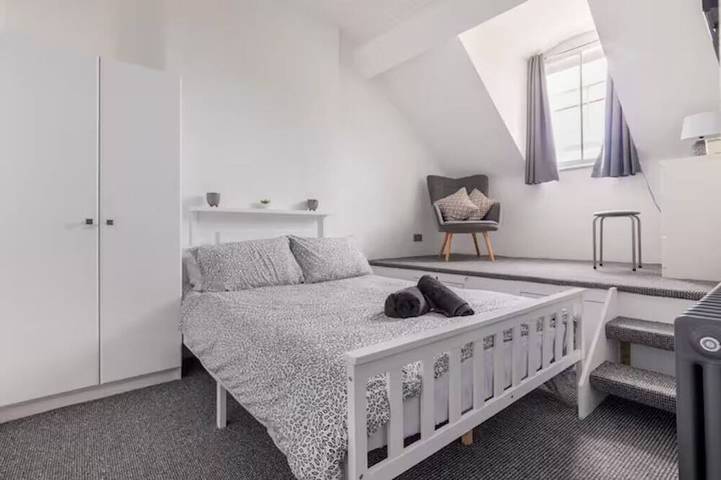 Ganze Wohnung, Castle Garden View - Two Steps Away from Central Rochester High Street in Rochester, Kent Downs