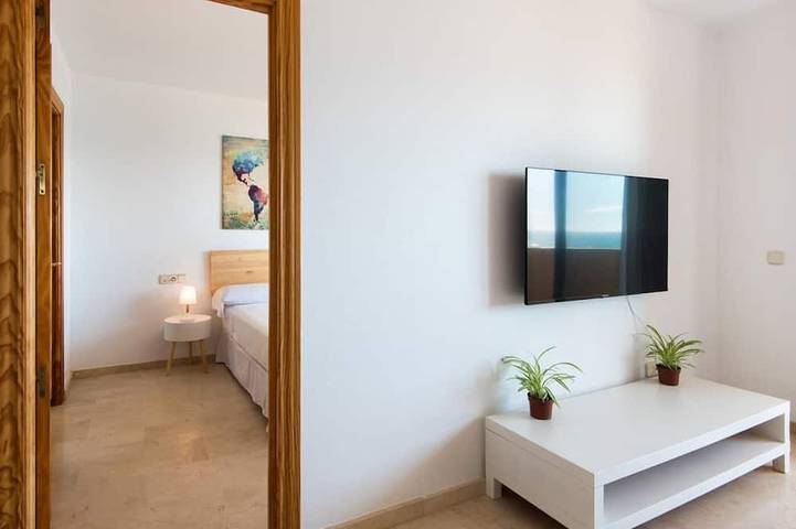 Appartamento intero, Front Line Fuengirola Beach-Carvajal with terrace in La Capellania, Fuengirola