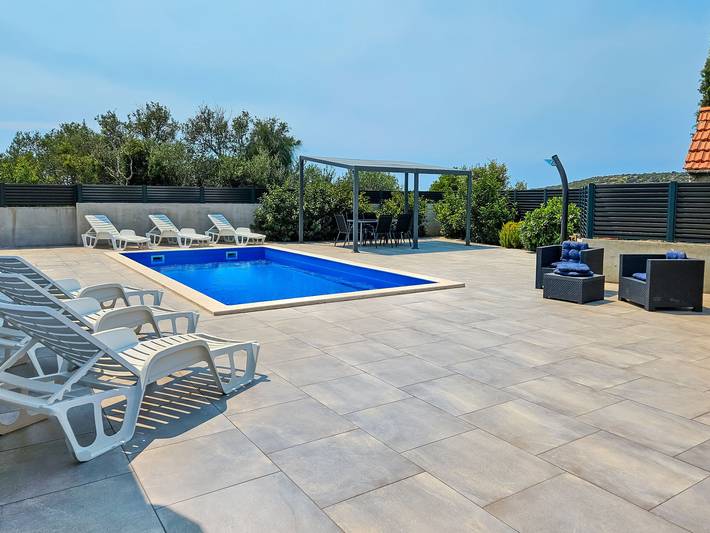 Ferienhaus für 4 Personen, mit Terrasse und Ausblick in Marina