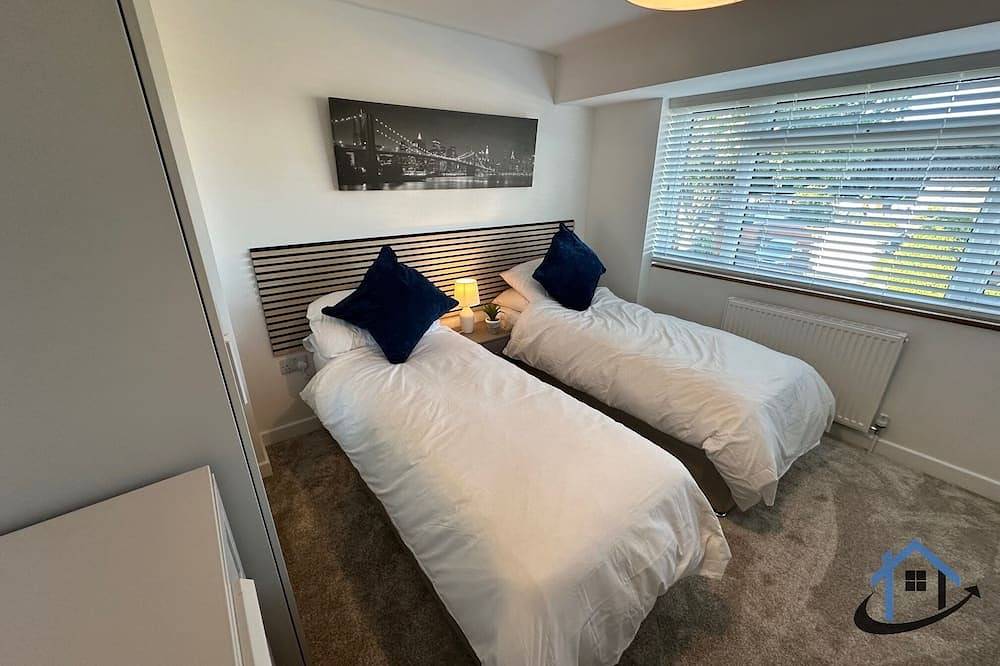 King or twin beds free parking x3 wifi corporates\n in Kettering, Northamptonshire