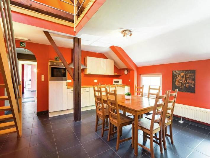 Location de vacances pour 32 personnes, avec sauna et jardin ainsi que jacuzzi et terrasse à Léglise - 2