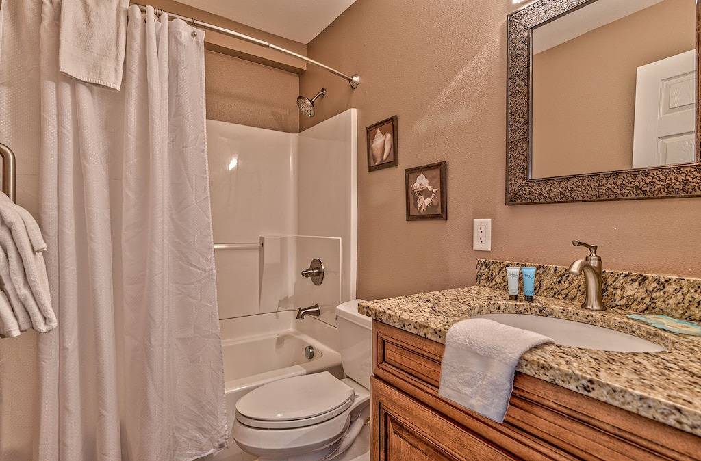 Ganze Wohnung, Ground Floor Beachfront Suite - Sleeps 4 - Pool and Sauna in Lincoln City, Devils Lake (OR)