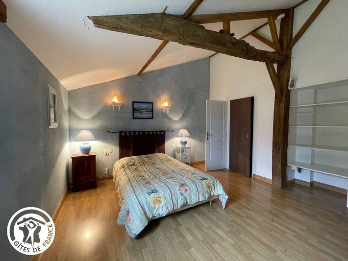Casa rústica con piscina privada, jardín amplio y WiFi, cerca de Indian Forest in Le Champ-Saint-Père, Vandea