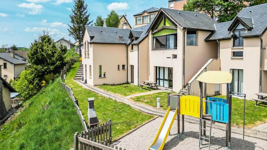 Gîte pour 5 personnes, avec balcon à Châteauneuf-de-Randon