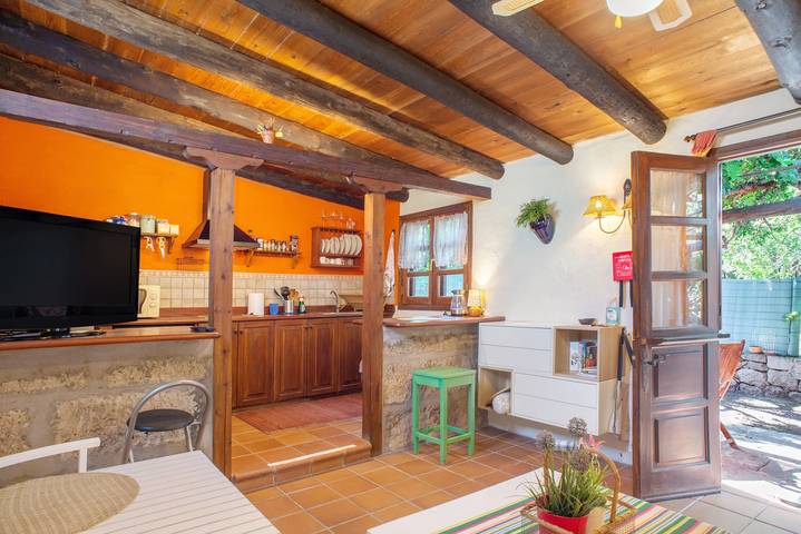 Finca "Casa La Cuadra" con terraza privada, jardín compartido y Wi-Fi in Santa Margarita, Telde
