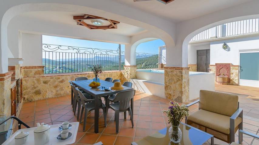 Location de vacances pour 8 personnes, avec piscine et balcon/terrasse à Baena - 3