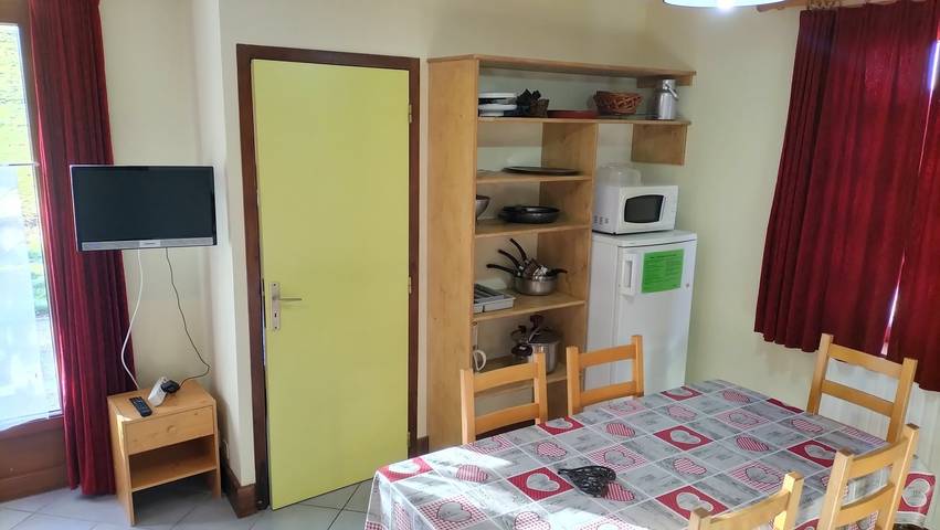 Gîte pour 6 personnes, avec sauna ainsi que terrasse et jardin, animaux acceptés